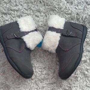 Surprize by Stride Rite Kids' Gray and White Fur-Lined Boots